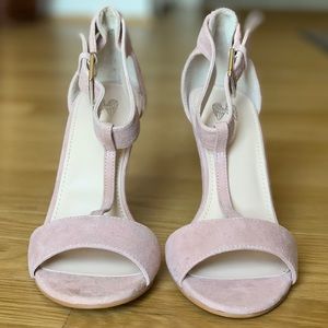 Victoria’s Secret ‘Rose Cloud’ pink suede heel.